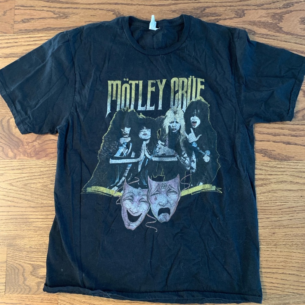 Vintage Motley Crue band t-shirt.